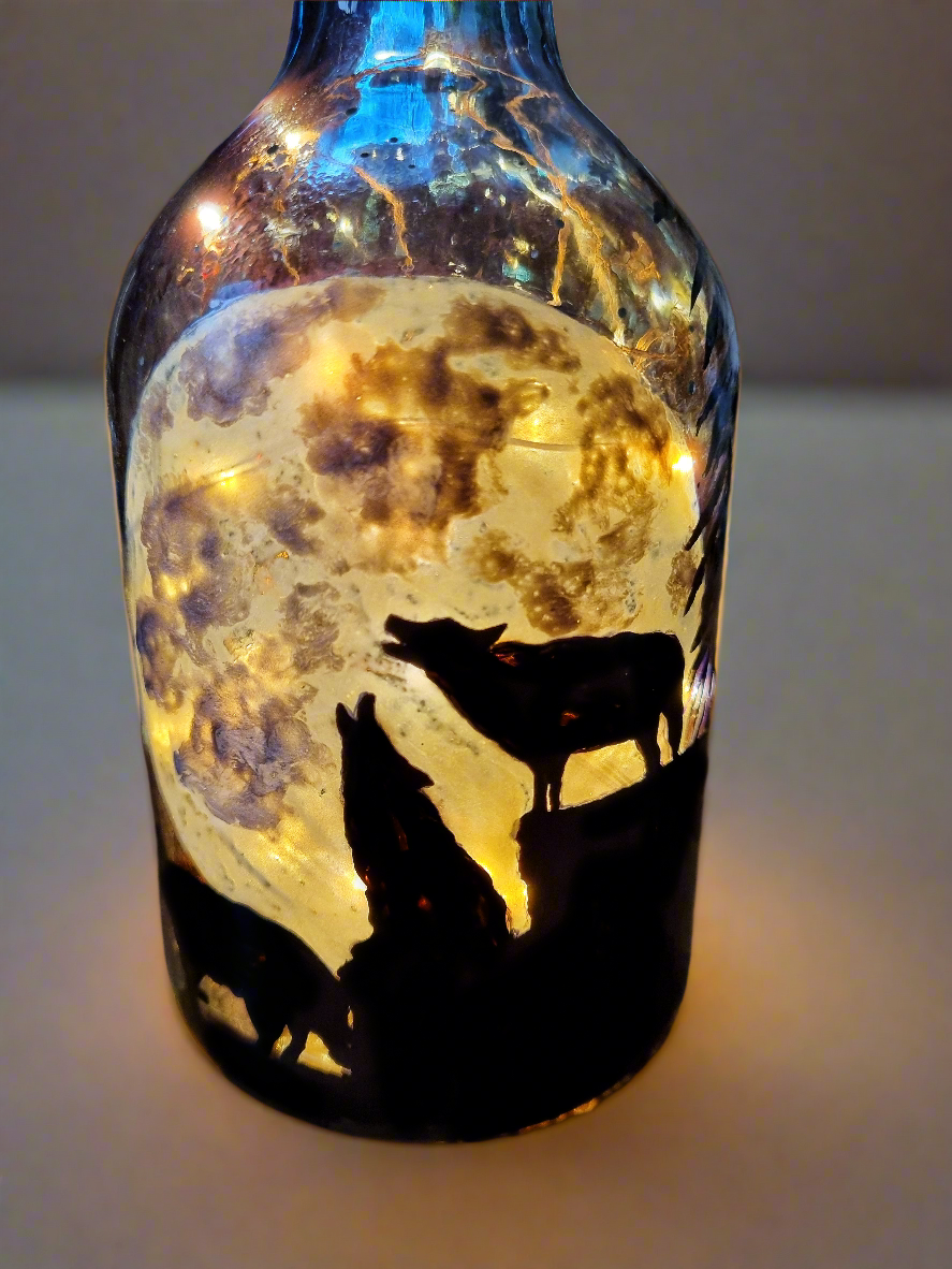 Accent lamp wolves wolf moon howl